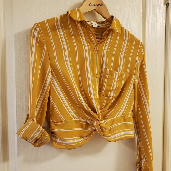 🎉3/$39 LOVE TREE Twist Front Blouse - Picture 6 of 12
